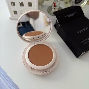 Laura Mercier Translucent Setting Powder Ultra Blur

NWT
Medium shade